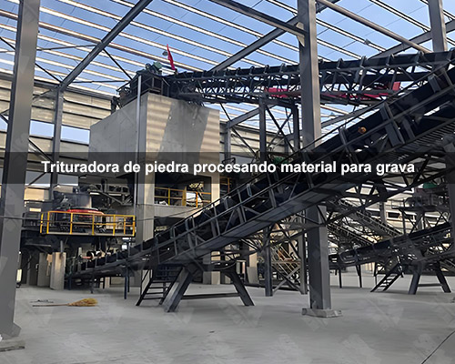 Trituradora de piedra procesando material para grava